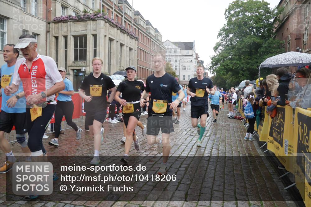 13.09.2026 - Kiel Lauf Yannick Fuchs http://msf.ph/oto/10418206 13.09.2026 10:50:17 Ziel 124, 177, 706, 707, 835, 1008, 1154, 1779, 2709, 3214, 3216, 3436, 3889, 4270, 4714, 4743, 5394, 5456, 6248, 6250, 7788, 7791, 7806, 8375, 8398, 8753, 8779, 8865, 8866, 8880, 9034, 9231, 9325, 9423, 9949, 10382, 11391, 11413, 11545, 11614, 12117, 136, 253, 723, 1057, 1388, 1401, 1452, 2733, 2901, 3008, 3076, 3164, 3294, 3311, 3459, 3508, 4039, 4317, 4921, 5115, 5350, 5370, 5438, 5685, 5804, 5849, 6157, 6445, 6827, 6830, 6831, 7011, 8237, 8644, 8977, 9037 meine-sportfotos.de