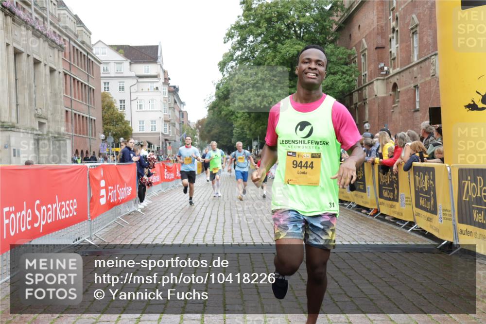 13.09.2026 - Kiel Lauf Yannick Fuchs http://msf.ph/oto/10418226 13.09.2026 09:39:38 Ziel 4862, 8807, 9351, 9444, 9782, 10303, 10769, 12172, 20, 1702, 1927, 3522, 4104, 5272, 5398, 5869, 7216, 7431, 8591, 8807, 12496, 12682, 12833, 2123, 2510, 4090, 4605, 6209, 8620, 9367, 10031, 11034, 1702, 1927, 8943 meine-sportfotos.de