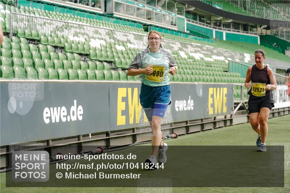 13.09.2026 - 21. swb-Marathon Bremen Michael Burmester http://msf.ph/oto/10418244 13.09.2026 10:43:04 Laufen im Stadion 10002, 10004, 10005, 10148, 10271, 10303, 10325, 10330, 10335, 10361, 10362, 10395, 10396, 10402, 10422, 10459, 10461, 10462, 10474, 10490, 10491, 10513, 10519, 10546, 10547, 10557, 10572, 10605, 10606, 10665, 10752, 10773, 10784, 10805, 10854, 10880, 10889, 10899, 10900, 10909, 10963, 10977, 11026, 11027, 11041, 11078, 11084, 11085, 11090, 11097, 11098, 11140, 11173, 11192, 11217, 11264, 11274, 11333, 11337, 11448, 11456, 11461, 11482 meine-sportfotos.de