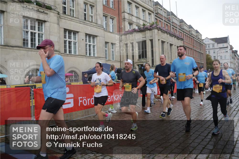 13.09.2026 - Kiel Lauf Yannick Fuchs http://msf.ph/oto/10418245 13.09.2026 10:50:21 Ziel 177, 213, 274, 706, 707, 835, 1008, 1154, 1779, 1980, 3214, 3216, 3436, 3737, 3769, 3889, 4270, 4743, 5394, 5456, 6127, 6248, 6250, 7791, 7806, 8086, 8365, 8398, 8753, 8779, 8865, 8866, 8880, 9034, 9231, 9325, 9423, 9949, 10382, 11391, 11413, 11545, 11614, 12117, 12288, 124, 136, 253, 723, 1057, 1401, 1452, 2709, 2733, 2901, 3008, 3076, 3164, 3459, 4039, 4317, 4714, 4921, 5115, 5350, 5370, 5394, 5438, 5685, 5804, 6445, 6827, 6830, 6831, 8237, 8977, 9037 meine-sportfotos.de