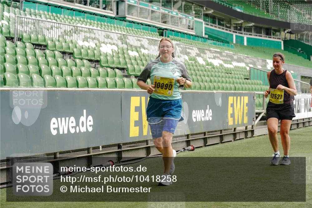 13.09.2026 - 21. swb-Marathon Bremen Michael Burmester http://msf.ph/oto/10418258 13.09.2026 10:43:04 Laufen im Stadion 10002, 10004, 10005, 10148, 10271, 10303, 10325, 10330, 10335, 10361, 10362, 10395, 10396, 10402, 10422, 10459, 10461, 10462, 10474, 10490, 10491, 10513, 10519, 10546, 10547, 10557, 10572, 10605, 10606, 10665, 10752, 10773, 10784, 10805, 10854, 10880, 10889, 10899, 10900, 10909, 10963, 10977, 11026, 11027, 11041, 11078, 11084, 11085, 11090, 11097, 11098, 11140, 11173, 11192, 11217, 11264, 11274, 11333, 11337, 11448, 11456, 11461, 11482 meine-sportfotos.de