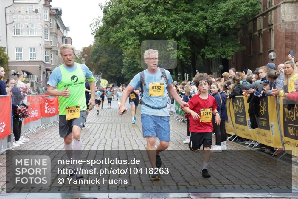 13.09.2026 - Kiel Lauf Yannick Fuchs http://msf.ph/oto/10418263 13.09.2026 09:39:41 Ziel 4090, 4862, 9351, 9444, 9782, 10303, 10769, 12172, 20, 3522, 4104, 5272, 5398, 5869, 7216, 7431, 8591, 8807, 12496, 12682, 12833, 2123, 2510, 4605, 6209, 8620, 9367, 10031, 11034, 20, 1702, 1927 meine-sportfotos.de