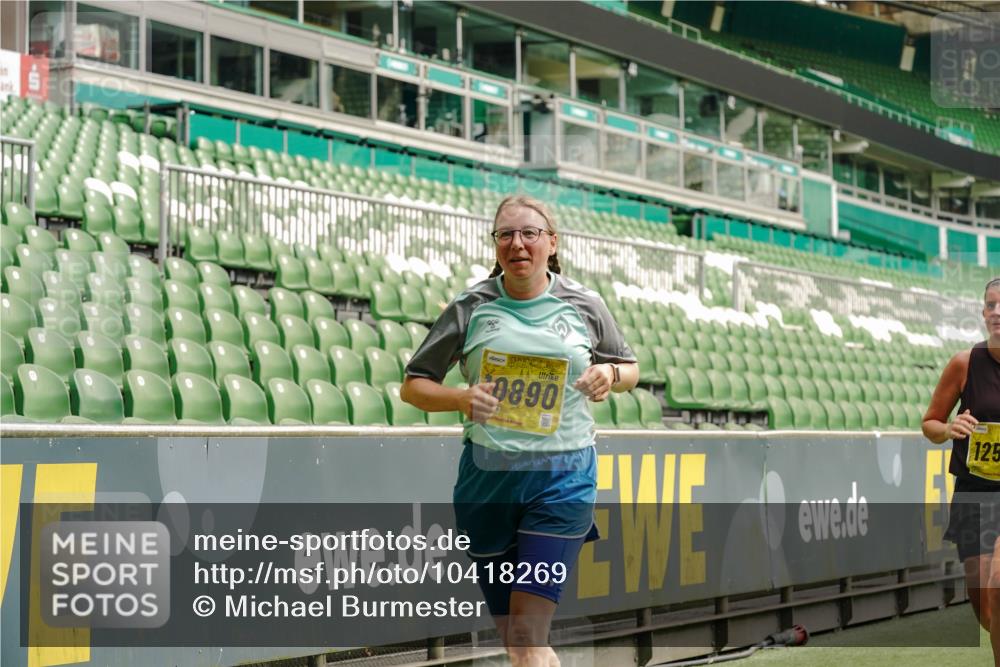 13.09.2026 - 21. swb-Marathon Bremen Michael Burmester http://msf.ph/oto/10418269 13.09.2026 10:43:05 Laufen im Stadion 10002, 10004, 10005, 10148, 10271, 10303, 10325, 10330, 10335, 10361, 10362, 10395, 10396, 10402, 10422, 10459, 10461, 10462, 10474, 10490, 10491, 10513, 10519, 10546, 10547, 10557, 10572, 10605, 10606, 10665, 10752, 10773, 10784, 10805, 10854, 10880, 10889, 10899, 10900, 10909, 10963, 10977, 11026, 11027, 11041, 11078, 11084, 11085, 11090, 11097, 11098, 11140, 11173, 11192, 11217, 11264, 11274, 11333, 11337, 11448, 11456, 11461, 11482 meine-sportfotos.de