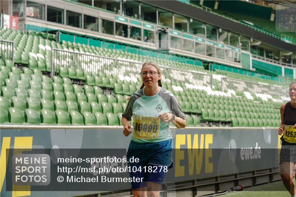 13.09.2026 - 21. swb-Marathon Bremen Michael Burmester http://msf.ph/oto/10418278 13.09.2026 10:43:05 Laufen im Stadion 10002, 10004, 10005, 10148, 10271, 10303, 10325, 10330, 10335, 10361, 10362, 10395, 10396, 10402, 10422, 10459, 10461, 10462, 10474, 10490, 10491, 10513, 10519, 10546, 10547, 10557, 10572, 10605, 10606, 10665, 10752, 10773, 10784, 10805, 10854, 10880, 10889, 10899, 10900, 10909, 10963, 10977, 11026, 11027, 11041, 11078, 11084, 11085, 11090, 11097, 11098, 11140, 11173, 11192, 11217, 11264, 11274, 11333, 11337, 11448, 11456, 11461, 11482 meine-sportfotos.de