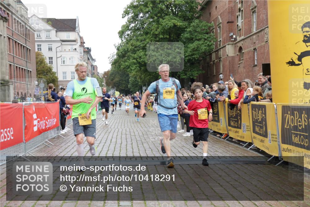 13.09.2026 - Kiel Lauf Yannick Fuchs http://msf.ph/oto/10418291 13.09.2026 09:39:41 Ziel 4090, 4862, 9351, 9444, 9782, 10303, 10769, 12172, 20, 3522, 4104, 5272, 5398, 5869, 7216, 7431, 8591, 8807, 12496, 12682, 12833, 2123, 2510, 4605, 6209, 8620, 9367, 10031, 11034, 20, 1702, 1927 meine-sportfotos.de
