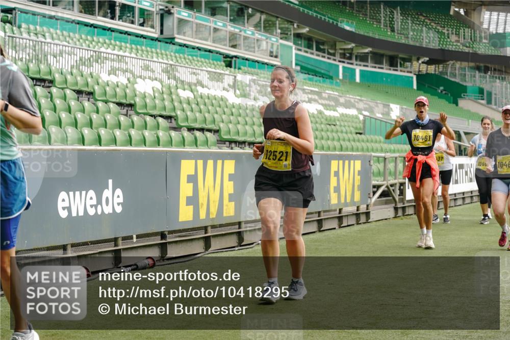 13.09.2026 - 21. swb-Marathon Bremen Michael Burmester http://msf.ph/oto/10418295 13.09.2026 10:43:06 Laufen im Stadion 10002, 10004, 10005, 10148, 10271, 10303, 10325, 10330, 10335, 10361, 10362, 10395, 10396, 10402, 10422, 10459, 10461, 10462, 10474, 10490, 10491, 10513, 10519, 10546, 10557, 10572, 10605, 10606, 10665, 10752, 10773, 10784, 10805, 10854, 10880, 10889, 10899, 10900, 10909, 10963, 10977, 11026, 11027, 11041, 11078, 11084, 11085, 11090, 11097, 11098, 11140, 11173, 11192, 11217, 11264, 11274, 11333, 11337, 11448, 11456, 11461, 11482 meine-sportfotos.de