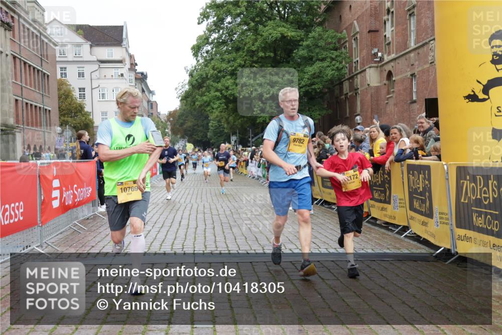 13.09.2026 - Kiel Lauf Yannick Fuchs http://msf.ph/oto/10418305 13.09.2026 09:39:42 Ziel 2510, 4090, 4605, 4862, 9351, 9367, 9444, 9782, 10303, 10769, 12172, 20, 3522, 4104, 5272, 5398, 5869, 7216, 7431, 8591, 8807, 12496, 12682, 12833, 2123, 3416, 5946, 6209, 8620, 10031, 11034, 20, 1702, 1927, 12496 meine-sportfotos.de