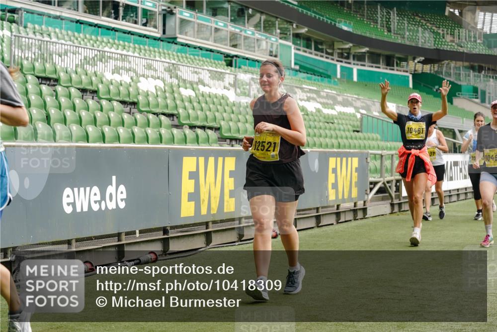13.09.2026 - 21. swb-Marathon Bremen Michael Burmester http://msf.ph/oto/10418309 13.09.2026 10:43:06 Laufen im Stadion 10002, 10004, 10005, 10148, 10271, 10303, 10325, 10330, 10335, 10361, 10362, 10395, 10396, 10402, 10422, 10459, 10461, 10462, 10474, 10490, 10491, 10513, 10519, 10546, 10557, 10572, 10605, 10606, 10665, 10752, 10773, 10784, 10805, 10854, 10880, 10889, 10899, 10900, 10909, 10963, 10977, 11026, 11027, 11041, 11078, 11084, 11085, 11090, 11097, 11098, 11140, 11173, 11192, 11217, 11264, 11274, 11333, 11337, 11448, 11456, 11461, 11482 meine-sportfotos.de