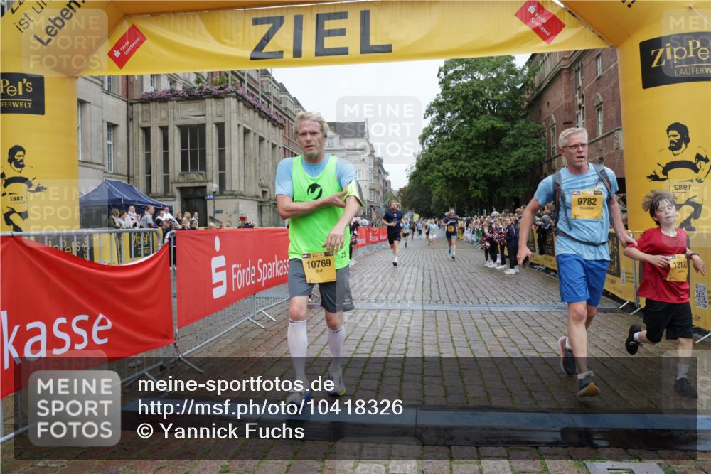 13.09.2026 - Kiel Lauf Yannick Fuchs http://msf.ph/oto/10418326 13.09.2026 09:39:43 Ziel 2510, 4090, 4605, 4862, 9351, 9367, 9444, 9782, 10303, 10769, 12172, 3522, 4104, 5272, 5398, 5869, 7216, 7431, 8591, 8807, 12496, 12682, 12833, 2123, 3416, 5946, 6209, 8620, 10031, 11034, 20, 1702, 1927, 12496 meine-sportfotos.de
