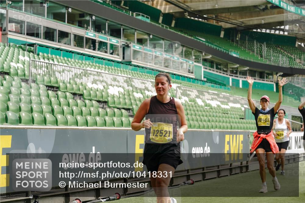 13.09.2026 - 21. swb-Marathon Bremen Michael Burmester http://msf.ph/oto/10418331 13.09.2026 10:43:07 Laufen im Stadion 10002, 10004, 10005, 10148, 10271, 10303, 10325, 10330, 10335, 10361, 10362, 10395, 10396, 10402, 10422, 10459, 10461, 10462, 10474, 10490, 10491, 10513, 10519, 10546, 10557, 10572, 10605, 10606, 10665, 10752, 10773, 10784, 10805, 10854, 10880, 10889, 10899, 10900, 10909, 10963, 10977, 11026, 11027, 11041, 11078, 11084, 11085, 11090, 11097, 11098, 11140, 11173, 11192, 11217, 11264, 11274, 11333, 11337, 11448, 11456, 11461, 11482 meine-sportfotos.de