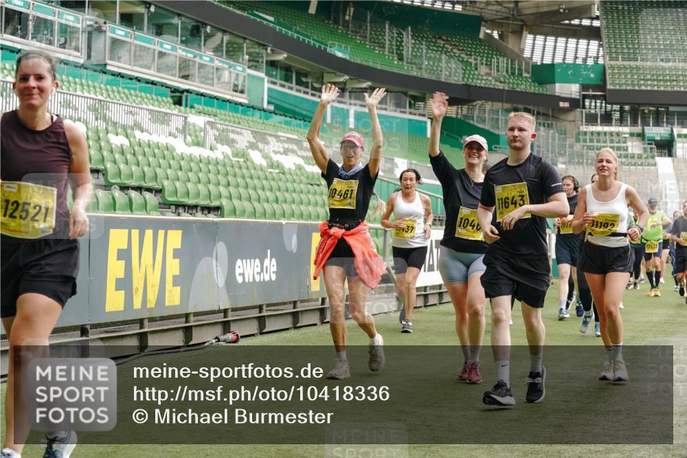 13.09.2026 - 21. swb-Marathon Bremen Michael Burmester http://msf.ph/oto/10418336 13.09.2026 10:43:07 Laufen im Stadion 10002, 10004, 10005, 10148, 10271, 10303, 10325, 10330, 10335, 10361, 10362, 10395, 10396, 10402, 10422, 10459, 10461, 10462, 10474, 10490, 10491, 10513, 10519, 10546, 10557, 10572, 10605, 10606, 10665, 10752, 10773, 10784, 10805, 10854, 10880, 10889, 10899, 10900, 10909, 10963, 10977, 11026, 11027, 11041, 11078, 11084, 11085, 11090, 11097, 11098, 11140, 11173, 11192, 11217, 11264, 11274, 11333, 11337, 11448, 11456, 11461, 11482 meine-sportfotos.de