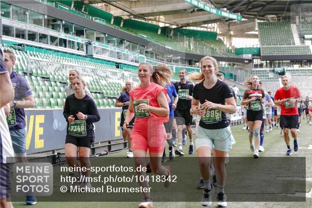13.09.2026 - 21. swb-Marathon Bremen Michael Burmester http://msf.ph/oto/10418342 13.09.2026 13:20:33 Laufen im Stadion 333, 464, 512, 620, 704, 782, 938, 1066, 1129, 1156, 1158, 1316, 1409, 1439, 1446, 1676, 1697, 1756, 1808, 1815, 1846, 1916, 2010, 2028, 2064, 2139, 2201, 2240, 2258, 2278, 2315, 2349, 2394, 2395, 2414, 2417, 2437, 2501, 2519, 2533, 2588, 2626, 2689, 2694, 2695, 2702, 2703, 2722, 2736, 2756, 2793, 2843, 2886, 2983, 3004, 3010, 3017, 3018, 3031, 3035, 3036, 3037, 3046, 3059, 3070, 3074, 3102, 3116, 3139, 3144, 3189, 3243, 3263, 3264, 3310, 3315 meine-sportfotos.de
