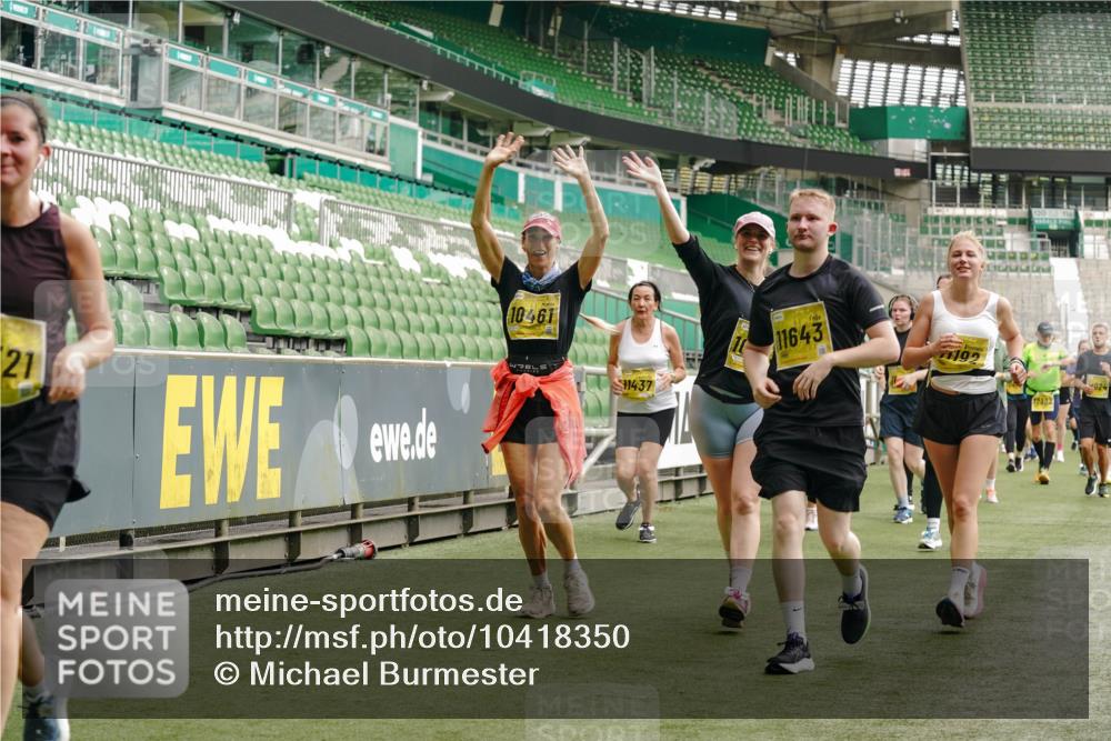 13.09.2026 - 21. swb-Marathon Bremen Michael Burmester http://msf.ph/oto/10418350 13.09.2026 10:43:07 Laufen im Stadion 10002, 10004, 10005, 10148, 10271, 10303, 10325, 10330, 10335, 10361, 10362, 10395, 10396, 10402, 10422, 10459, 10461, 10462, 10474, 10490, 10491, 10513, 10519, 10546, 10557, 10572, 10605, 10606, 10665, 10752, 10773, 10784, 10805, 10854, 10880, 10889, 10899, 10900, 10909, 10963, 10977, 11026, 11027, 11041, 11078, 11084, 11085, 11090, 11097, 11098, 11140, 11173, 11192, 11217, 11264, 11274, 11333, 11337, 11448, 11456, 11461, 11482 meine-sportfotos.de