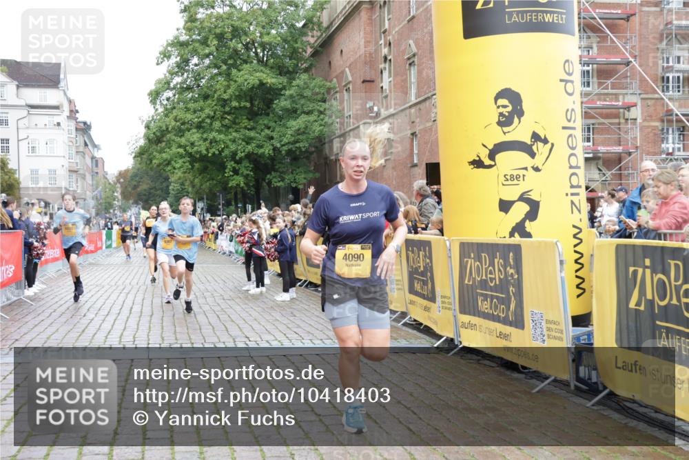 13.09.2026 - Kiel Lauf Yannick Fuchs http://msf.ph/oto/10418403 13.09.2026 09:39:47 Ziel 2510, 4090, 4605, 4862, 8620, 9367, 9782, 10303, 10769, 12172, 3522, 4104, 5272, 5398, 5869, 7216, 7431, 8591, 8807, 9351, 9444, 12682, 12833, 1120, 2123, 3416, 5946, 6209, 10031, 11034, 20, 1927, 5869, 7431, 12496, 12682 meine-sportfotos.de