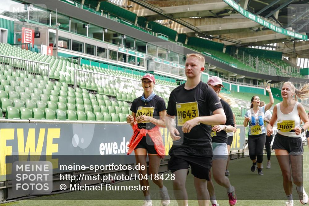 13.09.2026 - 21. swb-Marathon Bremen Michael Burmester http://msf.ph/oto/10418428 13.09.2026 10:43:10 Laufen im Stadion 10002, 10004, 10005, 10148, 10271, 10303, 10325, 10330, 10335, 10361, 10362, 10395, 10396, 10402, 10459, 10461, 10462, 10474, 10490, 10491, 10513, 10519, 10546, 10557, 10572, 10605, 10606, 10665, 10752, 10773, 10784, 10805, 10854, 10880, 10882, 10899, 10900, 10909, 10963, 10977, 11026, 11027, 11041, 11078, 11084, 11085, 11090, 11097, 11098, 11140, 11173, 11192, 11217, 11264, 11274, 11333, 11337, 11448, 11456, 11461, 11482 meine-sportfotos.de