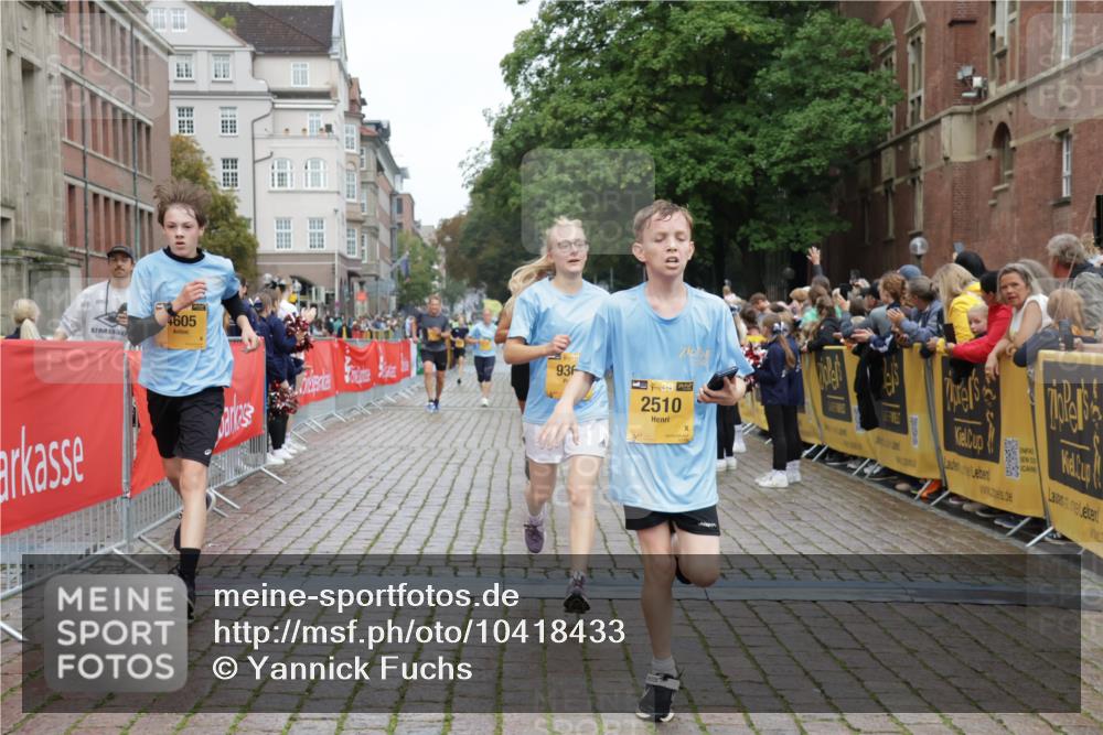 13.09.2026 - Kiel Lauf Yannick Fuchs http://msf.ph/oto/10418433 13.09.2026 09:39:49 Ziel 2123, 2510, 4090, 4605, 4862, 8620, 9367, 9782, 10031, 10769, 11034, 12172, 3522, 4104, 5272, 5398, 5869, 7216, 7431, 8591, 8807, 9351, 9444, 10303, 12833, 1120, 3416, 5081, 5946, 6209, 12715, 20, 5272, 5398, 5869, 7431, 12496, 12682, 12833 meine-sportfotos.de