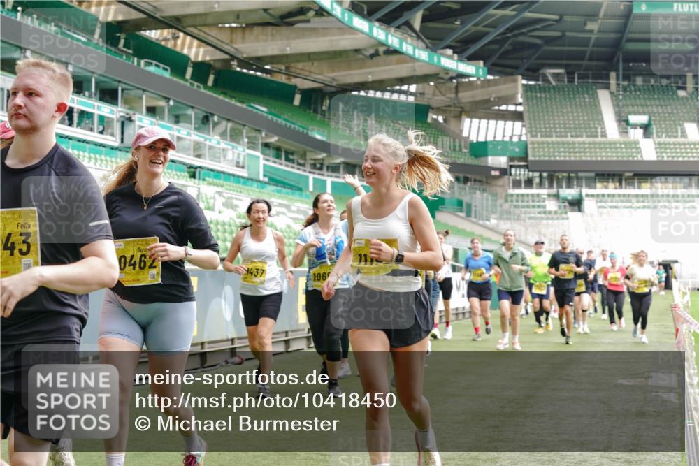 13.09.2026 - 21. swb-Marathon Bremen Michael Burmester http://msf.ph/oto/10418450 13.09.2026 10:43:10 Laufen im Stadion 10002, 10004, 10005, 10148, 10271, 10303, 10325, 10330, 10335, 10361, 10362, 10395, 10396, 10402, 10459, 10461, 10462, 10474, 10490, 10491, 10513, 10519, 10546, 10557, 10572, 10605, 10606, 10665, 10752, 10773, 10784, 10805, 10854, 10880, 10882, 10899, 10900, 10909, 10963, 10977, 11026, 11027, 11041, 11078, 11084, 11085, 11090, 11097, 11098, 11140, 11173, 11192, 11217, 11264, 11274, 11333, 11337, 11448, 11456, 11461, 11482 meine-sportfotos.de