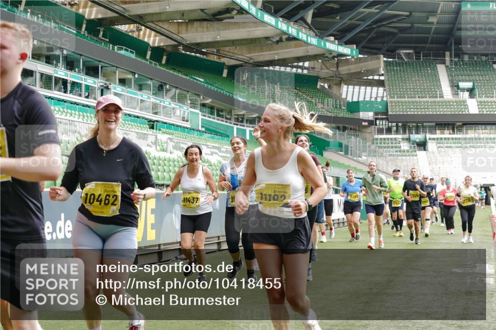 13.09.2026 - 21. swb-Marathon Bremen Michael Burmester http://msf.ph/oto/10418455 13.09.2026 10:43:10 Laufen im Stadion 10002, 10004, 10005, 10148, 10271, 10303, 10325, 10330, 10335, 10361, 10362, 10395, 10396, 10402, 10459, 10461, 10462, 10474, 10490, 10491, 10513, 10519, 10546, 10557, 10572, 10605, 10606, 10665, 10752, 10773, 10784, 10805, 10854, 10880, 10882, 10899, 10900, 10909, 10963, 10977, 11026, 11027, 11041, 11078, 11084, 11085, 11090, 11097, 11098, 11140, 11173, 11192, 11217, 11264, 11274, 11333, 11337, 11448, 11456, 11461, 11482 meine-sportfotos.de