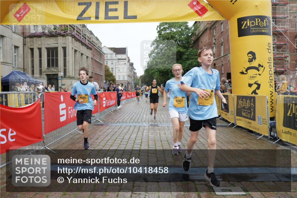 13.09.2026 - Kiel Lauf Yannick Fuchs http://msf.ph/oto/10418458 13.09.2026 09:39:50 Ziel 2123, 2510, 4090, 4605, 4862, 8620, 9367, 9782, 10031, 10769, 11034, 12172, 3522, 4104, 5272, 5398, 7216, 8591, 8807, 9351, 9444, 9782, 10303, 10769, 12172, 12833, 1120, 3416, 5081, 5946, 6209, 12715, 5272, 5398, 5869, 7431, 12496, 12682, 12833 meine-sportfotos.de