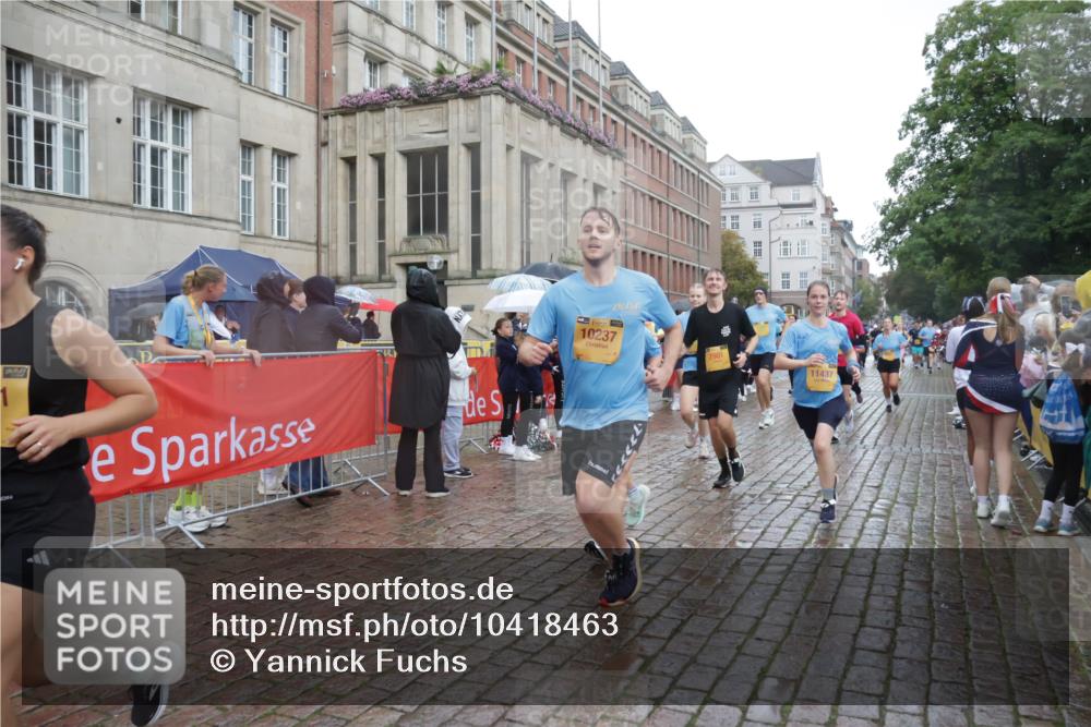 13.09.2026 - Kiel Lauf Yannick Fuchs http://msf.ph/oto/10418463 13.09.2026 10:50:35 Ziel 395, 576, 807, 952, 1124, 1737, 1904, 1921, 2521, 2530, 3032, 3737, 3769, 3929, 4875, 4922, 5100, 5549, 5800, 6666, 6864, 7229, 7266, 7520, 8086, 8131, 8365, 8768, 9013, 9148, 9433, 9434, 10192, 10391, 10486, 11080, 12092, 12429, 12602, 124, 177, 213, 274, 706, 707, 723, 835, 1008, 1057, 1154, 1401, 1779, 1980, 2709, 2901, 3214, 3216, 3436, 3737, 3769, 3889, 4270, 4317, 4714, 4743, 5394, 5438, 5456, 5804, 6127, 6248, 6250, 6445 meine-sportfotos.de