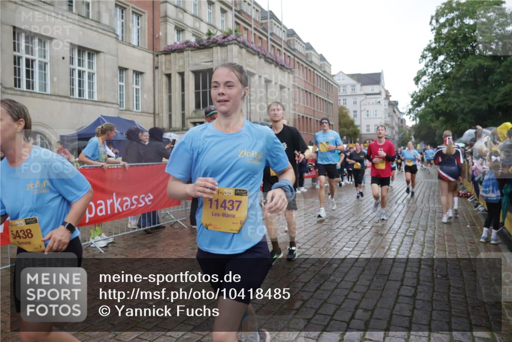 13.09.2026 - Kiel Lauf Yannick Fuchs http://msf.ph/oto/10418485 13.09.2026 10:50:36 Ziel 395, 576, 807, 952, 1124, 1737, 1904, 1921, 2521, 2530, 3032, 3929, 4875, 4922, 5100, 5549, 5800, 6666, 6864, 7229, 7266, 7520, 8131, 8768, 9013, 9148, 9433, 9434, 10192, 10391, 10486, 10968, 11080, 11684, 12092, 12262, 12429, 12602, 124, 177, 213, 274, 706, 707, 723, 835, 1008, 1057, 1154, 1401, 1779, 1980, 2709, 2901, 3214, 3216, 3436, 3737, 3769, 3889, 4270, 4714, 4743, 5394, 5438, 5456, 5804, 6127, 6248, 6250, 6445 meine-sportfotos.de