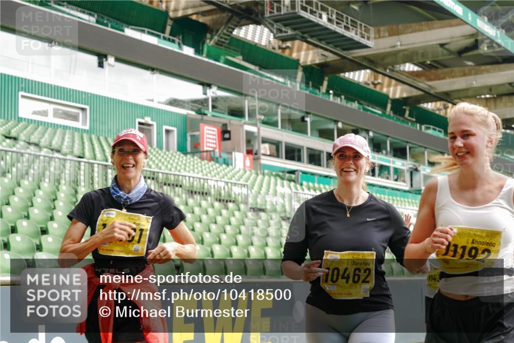 13.09.2026 - 21. swb-Marathon Bremen Michael Burmester http://msf.ph/oto/10418500 13.09.2026 10:43:11 Laufen im Stadion 10002, 10004, 10005, 10148, 10271, 10303, 10325, 10330, 10335, 10361, 10362, 10395, 10396, 10402, 10459, 10462, 10474, 10490, 10491, 10513, 10519, 10546, 10557, 10572, 10605, 10606, 10665, 10752, 10756, 10773, 10784, 10805, 10854, 10880, 10882, 10899, 10900, 10909, 10963, 10977, 11026, 11027, 11041, 11078, 11084, 11085, 11090, 11097, 11098, 11140, 11173, 11192, 11217, 11264, 11274, 11333, 11337, 11448, 11456, 11461, 11482 meine-sportfotos.de