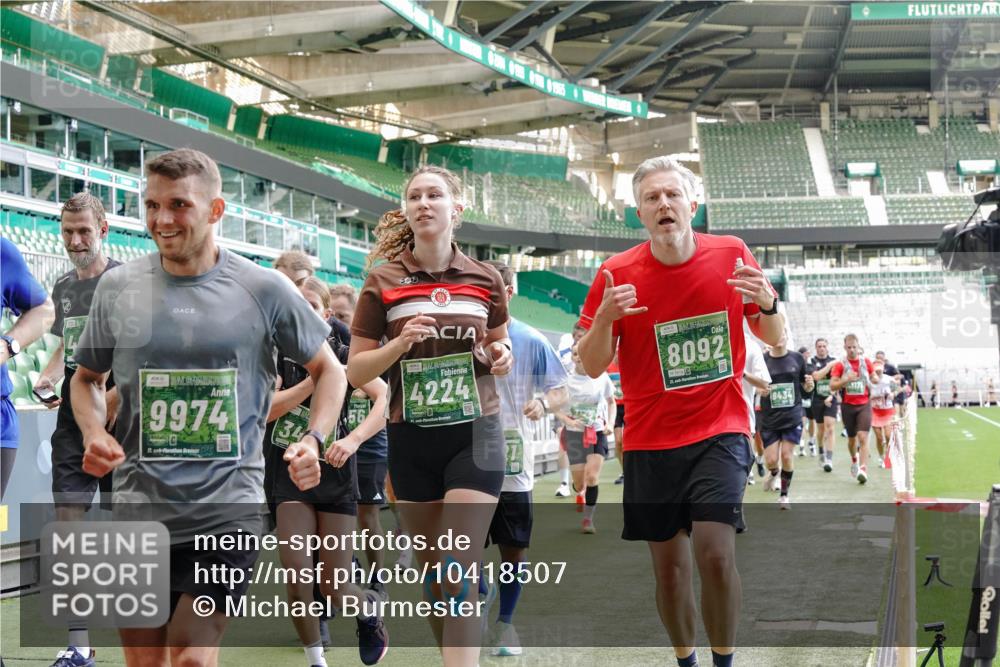 13.09.2026 - 21. swb-Marathon Bremen Michael Burmester http://msf.ph/oto/10418507 13.09.2026 13:20:36 Laufen im Stadion 333, 464, 512, 620, 704, 782, 938, 1066, 1129, 1156, 1158, 1177, 1316, 1409, 1439, 1446, 1676, 1697, 1756, 1808, 1815, 1846, 1916, 2010, 2028, 2064, 2139, 2201, 2240, 2258, 2278, 2315, 2349, 2394, 2395, 2414, 2417, 2437, 2501, 2519, 2533, 2551, 2588, 2626, 2689, 2694, 2695, 2702, 2703, 2722, 2736, 2756, 2793, 2843, 2886, 3004, 3010, 3017, 3018, 3031, 3035, 3036, 3037, 3046, 3059, 3070, 3074, 3102, 3116, 3139, 3144, 3243, 3263, 3264, 3310, 3315 meine-sportfotos.de