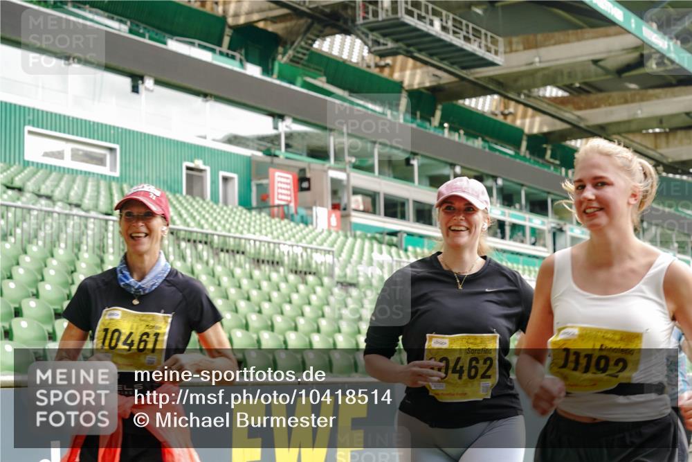 13.09.2026 - 21. swb-Marathon Bremen Michael Burmester http://msf.ph/oto/10418514 13.09.2026 10:43:11 Laufen im Stadion 10002, 10004, 10005, 10148, 10271, 10303, 10325, 10330, 10335, 10361, 10362, 10395, 10396, 10402, 10459, 10462, 10474, 10490, 10491, 10513, 10519, 10546, 10557, 10572, 10605, 10606, 10665, 10752, 10756, 10773, 10784, 10805, 10854, 10880, 10882, 10899, 10900, 10909, 10963, 10977, 11026, 11027, 11041, 11078, 11084, 11085, 11090, 11097, 11098, 11140, 11173, 11192, 11217, 11264, 11274, 11333, 11337, 11448, 11456, 11461, 11482 meine-sportfotos.de