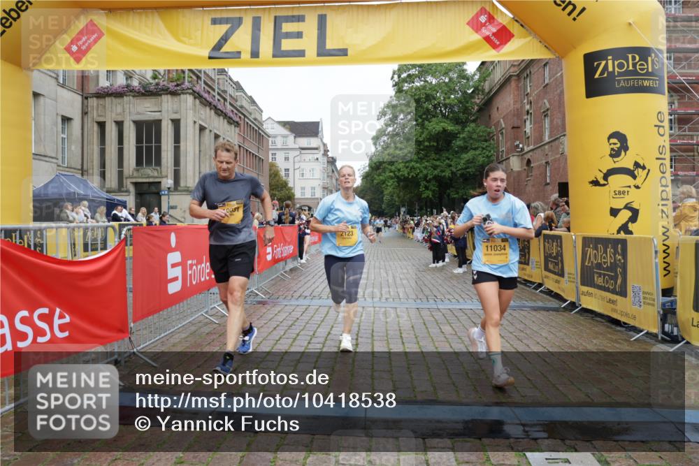 13.09.2026 - Kiel Lauf Yannick Fuchs http://msf.ph/oto/10418538 13.09.2026 09:39:56 Ziel 2123, 2510, 4605, 6209, 8620, 9367, 10031, 11034, 3522, 4090, 4104, 4862, 8591, 8807, 9351, 9444, 9782, 10303, 10769, 12172, 1120, 2546, 3416, 5081, 5946, 10413, 10825, 11410, 12715, 5272, 5398, 5869, 7216, 7431, 12833 meine-sportfotos.de