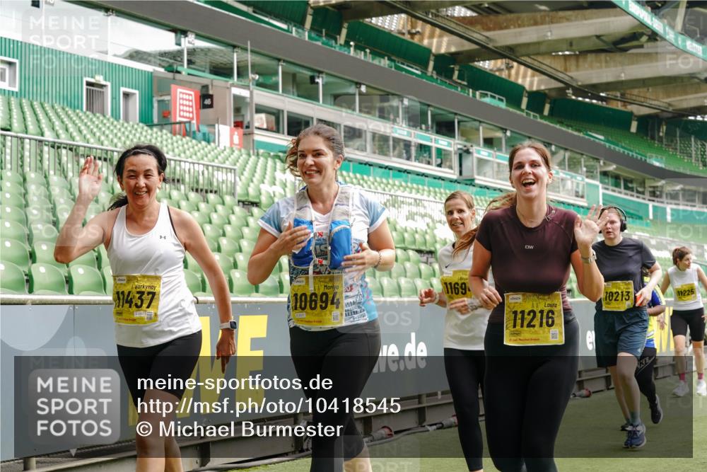 13.09.2026 - 21. swb-Marathon Bremen Michael Burmester http://msf.ph/oto/10418545 13.09.2026 10:43:13 Laufen im Stadion 10002, 10004, 10005, 10148, 10271, 10303, 10325, 10330, 10335, 10361, 10362, 10395, 10396, 10402, 10459, 10474, 10490, 10491, 10513, 10519, 10546, 10557, 10572, 10605, 10606, 10665, 10752, 10756, 10773, 10784, 10805, 10854, 10880, 10882, 10899, 10900, 10909, 10963, 10977, 10997, 11026, 11027, 11041, 11078, 11084, 11085, 11090, 11097, 11098, 11140, 11173, 11192, 11217, 11264, 11274, 11333, 11337, 11448, 11456, 11461, 11482 meine-sportfotos.de