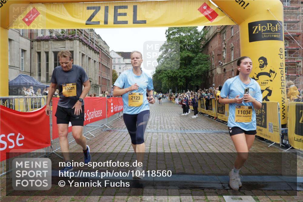 13.09.2026 - Kiel Lauf Yannick Fuchs http://msf.ph/oto/10418560 13.09.2026 09:39:56 Ziel 2123, 2510, 4605, 6209, 8620, 9367, 10031, 11034, 3522, 4090, 4104, 4862, 8591, 8807, 9351, 9444, 9782, 10303, 10769, 12172, 1120, 2546, 3416, 5081, 5946, 10413, 10825, 11410, 12715, 5272, 5398, 5869, 7216, 7431, 12833 meine-sportfotos.de