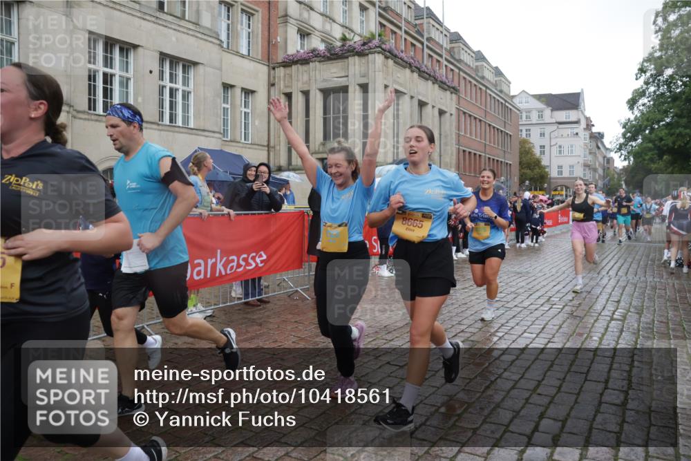 13.09.2026 - Kiel Lauf Yannick Fuchs http://msf.ph/oto/10418561 13.09.2026 10:50:40 Ziel 395, 952, 1737, 1904, 1921, 2521, 2530, 3238, 3295, 4279, 4875, 5426, 5430, 5549, 5800, 6666, 6864, 7224, 7229, 7266, 8105, 8131, 8768, 8848, 9013, 9433, 9599, 10028, 10029, 10192, 10198, 10391, 10486, 10968, 11684, 11960, 12092, 12262, 12429, 12602, 124, 177, 213, 274, 576, 706, 707, 723, 807, 835, 952, 1008, 1124, 1154, 1779, 1980, 2709, 3032, 3214, 3216, 3436, 3737, 3769, 3889, 3929, 4270, 4714, 4743, 4922, 5100, 5394, 5456, 5804, 6127, 6248, 6250, 6445, 6864, 7266, 7520 meine-sportfotos.de