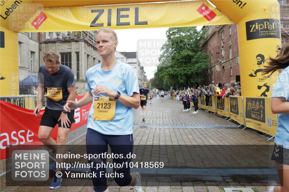 13.09.2026 - Kiel Lauf Yannick Fuchs http://msf.ph/oto/10418569 13.09.2026 09:39:57 Ziel 2123, 2510, 3416, 4605, 5946, 6209, 8620, 9367, 10031, 11034, 2510, 3522, 4090, 4104, 4605, 4862, 8591, 8807, 9351, 9367, 9444, 9782, 10303, 10769, 12172, 1120, 2546, 3724, 5081, 10413, 10418, 10825, 11410, 12715, 5272, 5398, 7216, 8591, 12833 meine-sportfotos.de