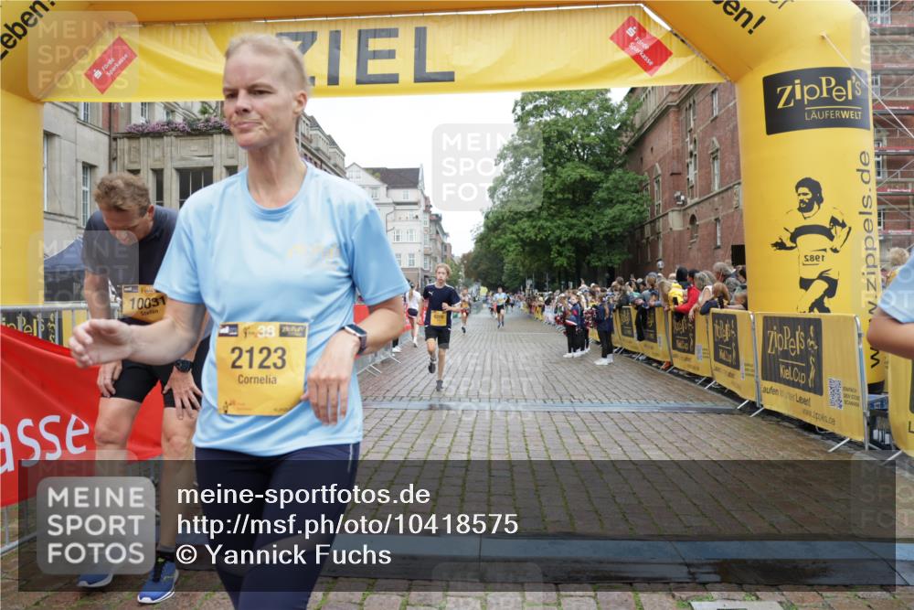 13.09.2026 - Kiel Lauf Yannick Fuchs http://msf.ph/oto/10418575 13.09.2026 09:39:57 Ziel 2123, 2510, 3416, 4605, 5946, 6209, 8620, 9367, 10031, 11034, 2510, 3522, 4090, 4104, 4605, 4862, 8591, 8807, 9351, 9367, 9444, 9782, 10303, 10769, 12172, 1120, 2546, 3724, 5081, 10413, 10418, 10825, 11410, 12715, 5272, 5398, 7216, 8591, 12833 meine-sportfotos.de