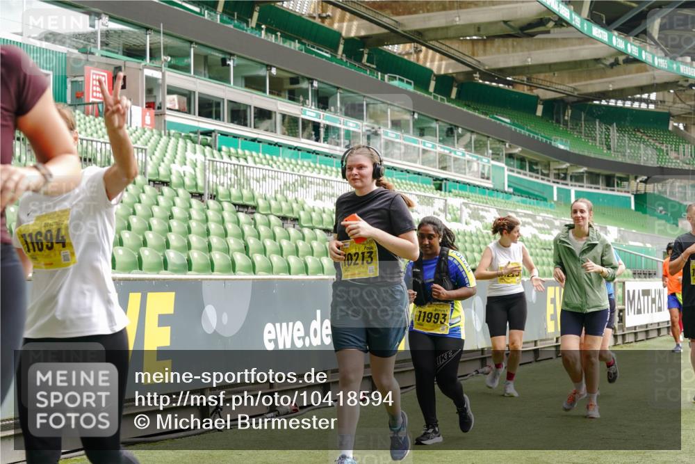 13.09.2026 - 21. swb-Marathon Bremen Michael Burmester http://msf.ph/oto/10418594 13.09.2026 10:43:15 Laufen im Stadion 10002, 10004, 10005, 10148, 10271, 10303, 10325, 10330, 10335, 10361, 10362, 10395, 10396, 10402, 10459, 10474, 10490, 10491, 10513, 10519, 10546, 10557, 10572, 10605, 10606, 10665, 10752, 10756, 10773, 10779, 10784, 10805, 10854, 10880, 10882, 10899, 10900, 10909, 10963, 10977, 10997, 11026, 11027, 11041, 11078, 11084, 11085, 11090, 11097, 11098, 11140, 11173, 11192, 11217, 11264, 11274, 11333, 11337, 11448, 11456, 11461, 11482 meine-sportfotos.de