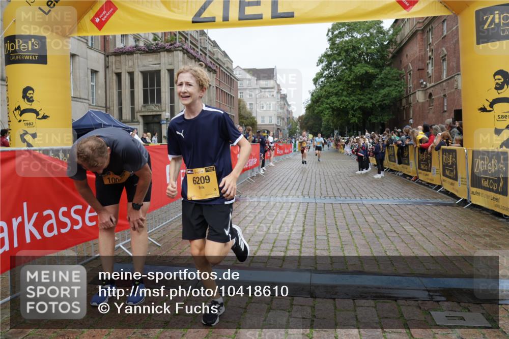 13.09.2026 - Kiel Lauf Yannick Fuchs http://msf.ph/oto/10418610 13.09.2026 09:39:59 Ziel 2123, 3416, 5946, 6209, 8620, 10031, 11034, 2510, 3522, 4090, 4104, 4605, 4862, 8591, 8620, 8807, 9351, 9367, 9444, 9782, 10303, 10769, 12172, 1120, 2546, 3724, 5081, 9734, 10413, 10418, 10825, 10971, 11410, 12715, 3522, 4104, 7216, 8591, 12833 meine-sportfotos.de