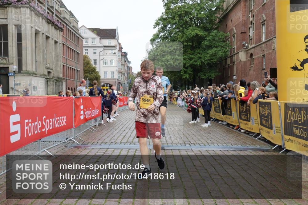 13.09.2026 - Kiel Lauf Yannick Fuchs http://msf.ph/oto/10418618 13.09.2026 09:40:03 Ziel 1120, 2123, 3416, 5081, 5946, 6209, 10031, 11034, 2510, 4090, 4605, 4862, 8620, 8807, 9351, 9367, 9444, 9782, 10031, 10303, 10769, 11034, 12172, 2284, 2546, 3724, 4987, 9734, 10413, 10418, 10825, 10971, 11410, 12715, 3522, 4104, 8591, 8807 meine-sportfotos.de