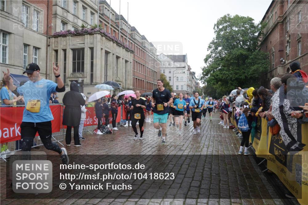 13.09.2026 - Kiel Lauf Yannick Fuchs http://msf.ph/oto/10418623 13.09.2026 10:50:44 Ziel 395, 715, 1737, 1921, 2029, 2521, 2530, 2578, 3238, 3295, 4279, 4875, 5426, 5430, 7224, 7229, 7314, 8105, 8768, 8848, 9013, 9508, 9599, 9798, 10028, 10029, 10192, 10198, 10391, 10968, 11684, 11960, 12092, 12262, 12602, 124, 177, 213, 274, 576, 706, 707, 807, 835, 952, 1008, 1124, 1154, 1779, 1904, 1980, 3032, 3214, 3216, 3436, 3737, 3769, 3889, 3929, 4270, 4714, 4743, 4922, 5100, 5394, 5456, 5549, 5800, 6127, 6248, 6250, 6666, 6864, 7266, 7520, 8131 meine-sportfotos.de