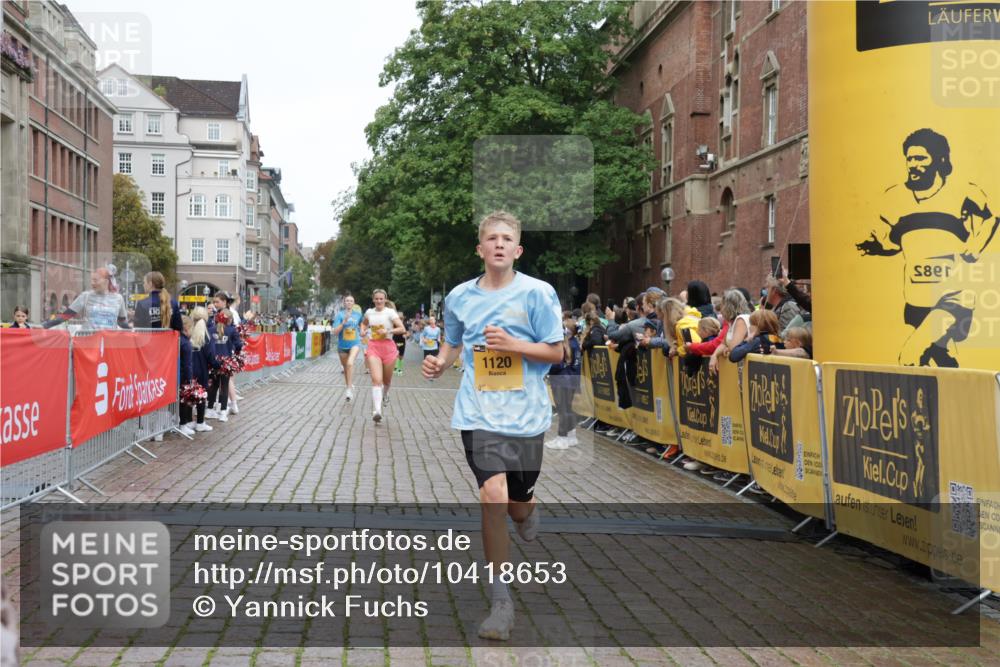 13.09.2026 - Kiel Lauf Yannick Fuchs http://msf.ph/oto/10418653 13.09.2026 09:40:07 Ziel 1120, 2546, 3416, 5081, 5946, 12715, 2123, 2510, 4090, 4605, 4862, 6209, 8620, 9351, 9367, 9444, 9782, 10031, 10303, 10769, 11034, 12172, 2284, 2695, 3694, 3724, 4987, 9734, 10413, 10418, 10825, 10971, 11410, 3522, 4104, 8591, 8807, 9351, 9444 meine-sportfotos.de