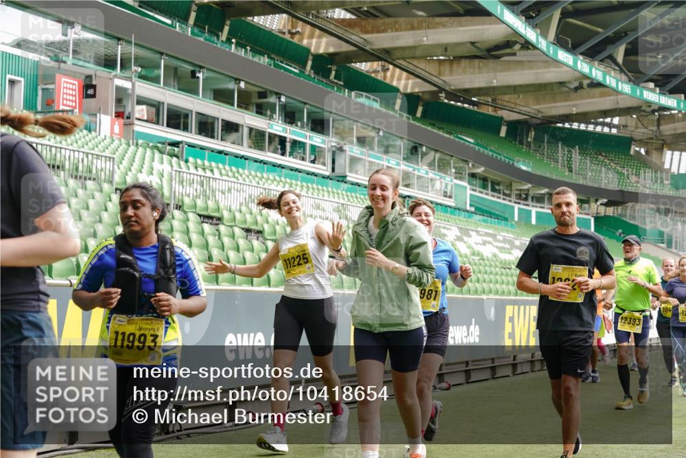 13.09.2026 - 21. swb-Marathon Bremen Michael Burmester http://msf.ph/oto/10418654 13.09.2026 10:43:16 Laufen im Stadion 10002, 10004, 10005, 10148, 10271, 10303, 10325, 10330, 10335, 10361, 10362, 10395, 10396, 10402, 10459, 10474, 10490, 10491, 10513, 10519, 10546, 10557, 10572, 10605, 10606, 10665, 10752, 10756, 10773, 10779, 10784, 10805, 10854, 10880, 10882, 10899, 10900, 10909, 10963, 10977, 10997, 11026, 11027, 11041, 11078, 11084, 11085, 11090, 11097, 11098, 11140, 11173, 11192, 11217, 11264, 11274, 11333, 11337, 11448, 11456, 11461, 11482 meine-sportfotos.de