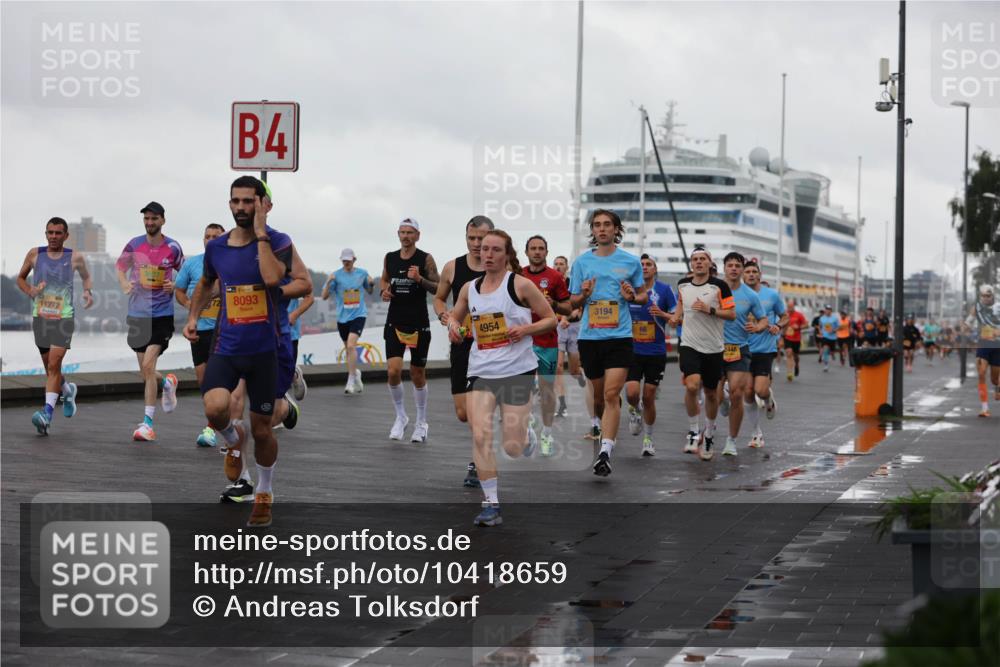 13.09.2026 - Kiel Lauf Andreas Tolksdorf http://msf.ph/oto/10418659 13.09.2026 10:57:11 Kiellinie 4, 11272, 8093, 4954, 3194 meine-sportfotos.de