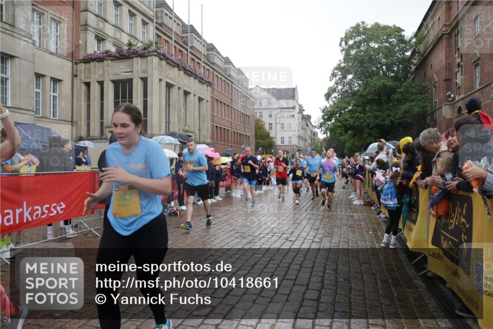 13.09.2026 - Kiel Lauf Yannick Fuchs http://msf.ph/oto/10418661 13.09.2026 10:50:50 Ziel 715, 2029, 2578, 2772, 3238, 3295, 4279, 4354, 5426, 5430, 5992, 7224, 7314, 8105, 8215, 8848, 9092, 9508, 9599, 9689, 9798, 10028, 10029, 10198, 10968, 11454, 11684, 11960, 12262, 12608, 177, 213, 274, 395, 576, 807, 835, 952, 1008, 1124, 1737, 1779, 1904, 1921, 1980, 2521, 2530, 3032, 3214, 3216, 3436, 3737, 3769, 3929, 4270, 4743, 4875, 4922, 5100, 5456, 5549, 5800, 6127, 6248, 6250, 6666, 6864, 7229, 7266, 7520, 8131, 8768, 10192, 10391, 12092, 3436 meine-sportfotos.de