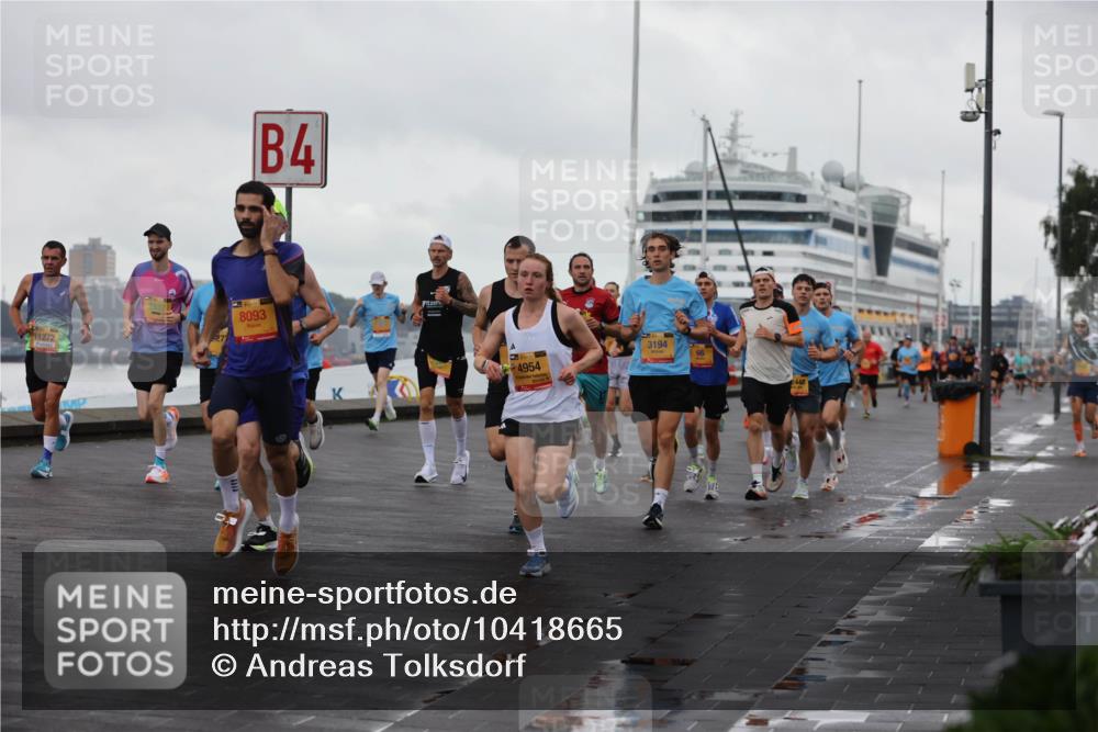 13.09.2026 - Kiel Lauf Andreas Tolksdorf http://msf.ph/oto/10418665 13.09.2026 10:57:11 Kiellinie 4, 11272, 8093, 4954, 3194 meine-sportfotos.de