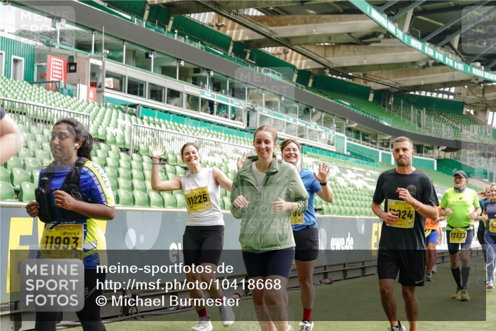 13.09.2026 - 21. swb-Marathon Bremen Michael Burmester http://msf.ph/oto/10418668 13.09.2026 10:43:16 Laufen im Stadion 10002, 10004, 10005, 10148, 10271, 10303, 10325, 10330, 10335, 10361, 10362, 10395, 10396, 10402, 10459, 10474, 10490, 10491, 10513, 10519, 10546, 10557, 10572, 10605, 10606, 10665, 10752, 10756, 10773, 10779, 10784, 10805, 10854, 10880, 10882, 10899, 10900, 10909, 10963, 10977, 10997, 11026, 11027, 11041, 11078, 11084, 11085, 11090, 11097, 11098, 11140, 11173, 11192, 11217, 11264, 11274, 11333, 11337, 11448, 11456, 11461, 11482 meine-sportfotos.de