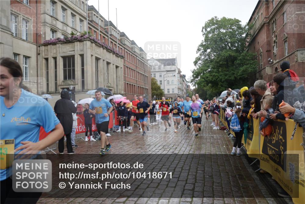 13.09.2026 - Kiel Lauf Yannick Fuchs http://msf.ph/oto/10418671 13.09.2026 10:50:50 Ziel 715, 2029, 2578, 2772, 3238, 3295, 4279, 4354, 5426, 5430, 5992, 7224, 7314, 8105, 8215, 8848, 9092, 9508, 9599, 9689, 9798, 10028, 10029, 10198, 10968, 11454, 11684, 11960, 12262, 12608, 177, 213, 274, 395, 576, 807, 835, 952, 1008, 1124, 1737, 1779, 1904, 1921, 1980, 2521, 2530, 3032, 3214, 3216, 3436, 3737, 3769, 3929, 4270, 4743, 4875, 4922, 5100, 5456, 5549, 5800, 6127, 6248, 6250, 6666, 6864, 7229, 7266, 7520, 8131, 8768, 10192, 10391, 12092, 3436 meine-sportfotos.de
