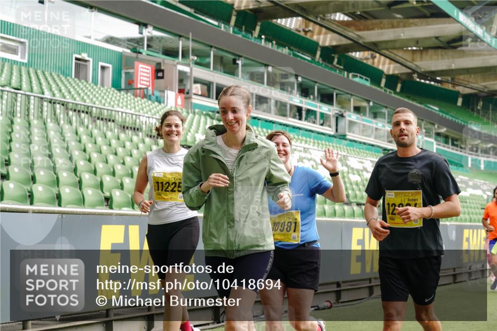 13.09.2026 - 21. swb-Marathon Bremen Michael Burmester http://msf.ph/oto/10418694 13.09.2026 10:43:17 Laufen im Stadion 10002, 10004, 10005, 10148, 10271, 10303, 10325, 10330, 10335, 10361, 10362, 10395, 10396, 10402, 10459, 10474, 10490, 10491, 10513, 10519, 10546, 10557, 10572, 10605, 10606, 10665, 10752, 10756, 10773, 10779, 10784, 10805, 10854, 10880, 10882, 10899, 10900, 10909, 10963, 10977, 10997, 11026, 11027, 11041, 11078, 11084, 11085, 11090, 11097, 11098, 11140, 11173, 11192, 11217, 11264, 11274, 11333, 11337, 11448, 11456, 11461, 11482 meine-sportfotos.de