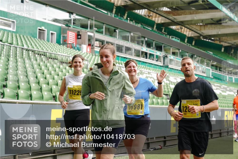 13.09.2026 - 21. swb-Marathon Bremen Michael Burmester http://msf.ph/oto/10418703 13.09.2026 10:43:17 Laufen im Stadion 10002, 10004, 10005, 10148, 10271, 10303, 10325, 10330, 10335, 10361, 10362, 10395, 10396, 10402, 10459, 10474, 10490, 10491, 10513, 10519, 10546, 10557, 10572, 10605, 10606, 10665, 10752, 10756, 10773, 10779, 10784, 10805, 10854, 10880, 10882, 10899, 10900, 10909, 10963, 10977, 10997, 11026, 11027, 11041, 11078, 11084, 11085, 11090, 11097, 11098, 11140, 11173, 11192, 11217, 11264, 11274, 11333, 11337, 11448, 11456, 11461, 11482 meine-sportfotos.de