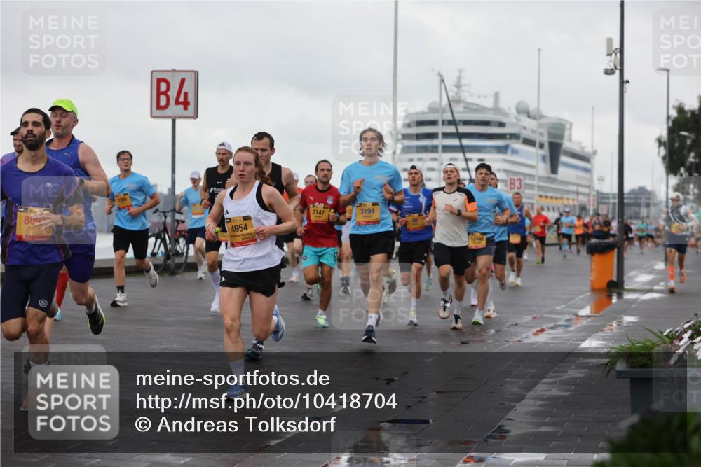 13.09.2026 - Kiel Lauf Andreas Tolksdorf http://msf.ph/oto/10418704 13.09.2026 10:57:12 Kiellinie 39, 86, 4, 4954, 3147, 3194, 12448, 3 meine-sportfotos.de