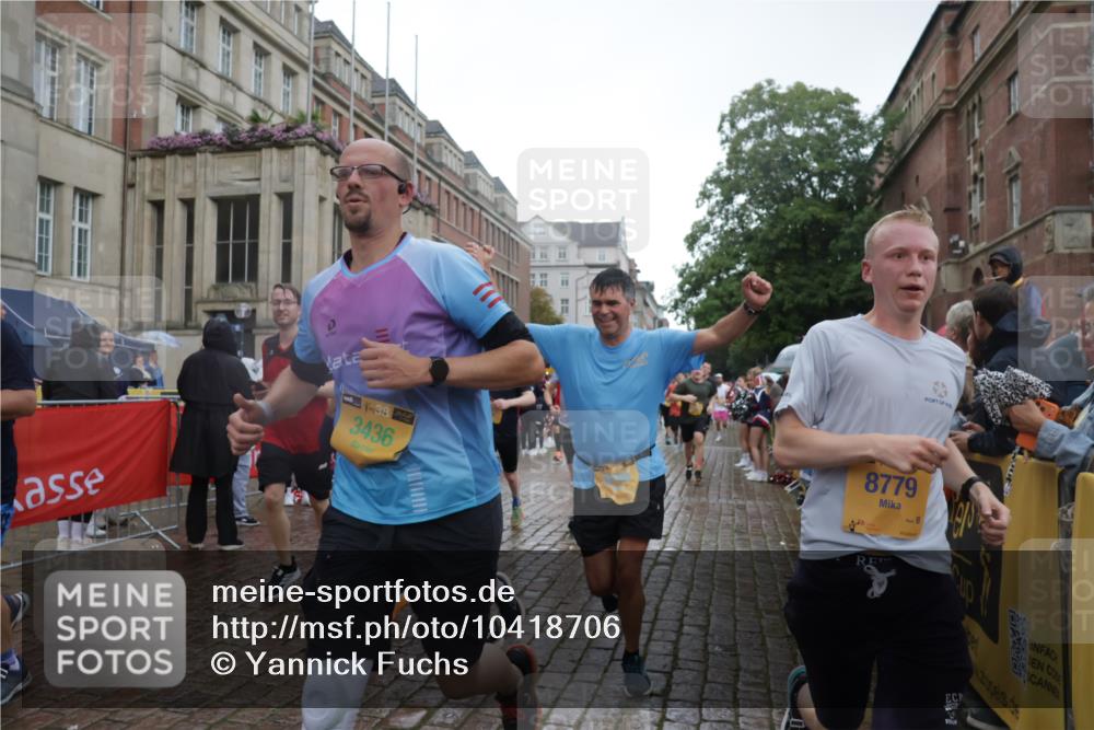 13.09.2026 - Kiel Lauf Yannick Fuchs http://msf.ph/oto/10418706 13.09.2026 10:50:53 Ziel 715, 2029, 2578, 2772, 3238, 3295, 4279, 4354, 5992, 6557, 7013, 7224, 7314, 8215, 8848, 9092, 9508, 9689, 9798, 10028, 10029, 11454, 11960, 12608, 213, 274, 395, 576, 807, 835, 952, 1124, 1737, 1779, 1904, 1921, 1980, 2521, 2530, 3032, 3214, 3216, 3295, 3436, 3737, 3769, 3929, 4270, 4279, 4875, 4922, 5100, 5426, 5430, 5456, 5549, 5800, 6127, 6666, 6864, 7224, 7229, 7266, 7520, 8105, 8131, 8768, 9599, 10192, 10198, 10391, 10968, 11684, 11960, 12092, 12262, 3214, 3216, 3436 meine-sportfotos.de