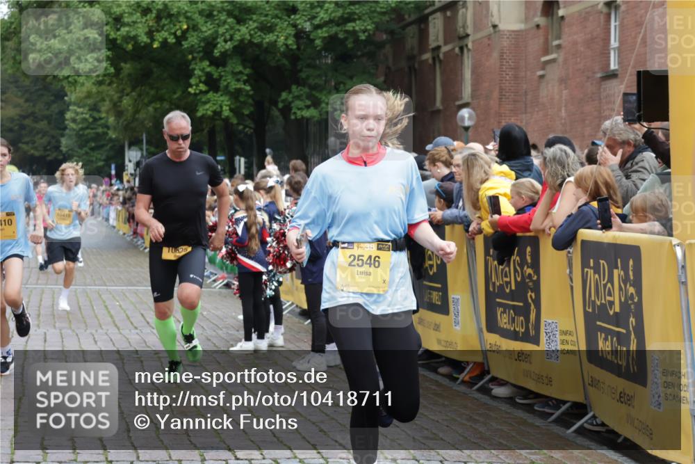 13.09.2026 - Kiel Lauf Yannick Fuchs http://msf.ph/oto/10418711 13.09.2026 09:40:13 Ziel 1120, 2546, 3724, 5081, 9734, 10413, 10418, 10825, 11410, 12715, 2123, 2510, 3416, 4090, 4605, 4862, 5946, 6209, 8620, 9367, 9782, 10031, 10303, 10769, 11034, 12172, 1081, 2284, 2695, 2847, 3694, 4987, 7239, 10971, 9351, 9444, 9782, 10303, 10769, 12172 meine-sportfotos.de